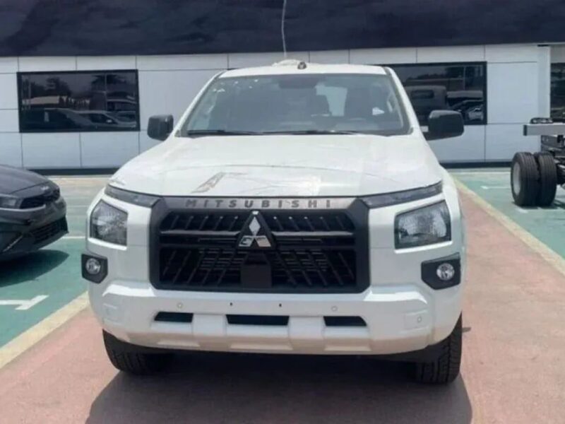 2026 Mitsubishi L200 GLX 2.4-liter Turbocharged Diesel 4 Cylinder Engine White Grey Pickup