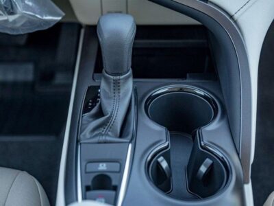 2024 Toyota Camry LE 2.5-liter 4-cylinder Petrol Engine Silver Beige Sedan Automatic GCC
