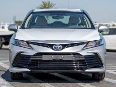 2024 Toyota Camry LE 2.5-liter 4-cylinder Petrol Engine Silver Beige Sedan Automatic GCC