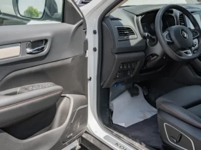 2025 Renault Koleos LE 2.5-liter 4-cylinder Petrol Engine White Black SUV Automatic