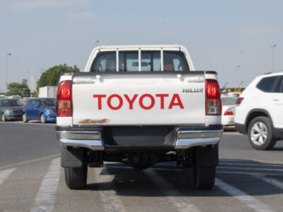 2025 Toyota Hilux SC MT 2.7L 4-cylinder DOHC, Dual VVT-i White Red Pickup Truck