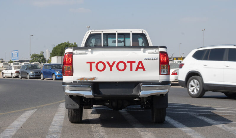 2025 Toyota Hilux SC MT 2.7L 4-cylinder DOHC, Dual VVT-i White Red Pickup Truck