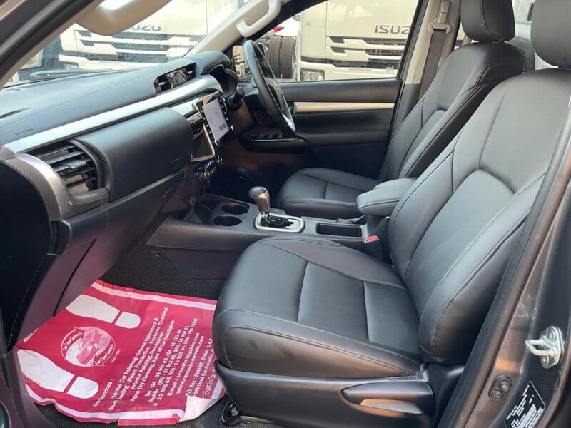 2021 Toyota Hilux SR5 Dual Cab 2.8 Litres 4 Cylinder Turbo Diesel Engine Grey Black Pickup
