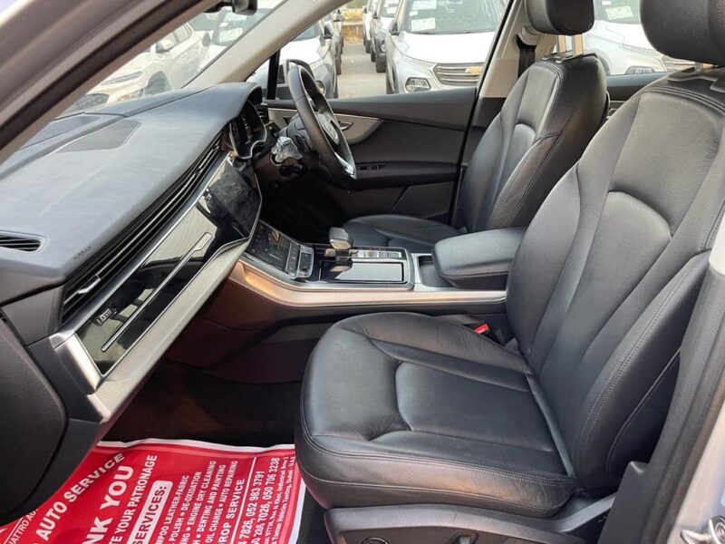2020 Audi Q7 50 TDI Quattro 3.0-litre V6 Diesel Engine Silver Black SUV Automatic