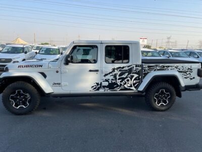 2021 Jeep Gladiator Rubicon Dual Cab 3.6 Litres V6 Petrol Engine White Black Pickup Truck