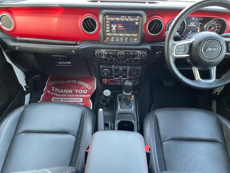 2021 Jeep Gladiator Rubicon Dual Cab 3.6 Litres V6 Petrol Engine White Black Pickup Truck