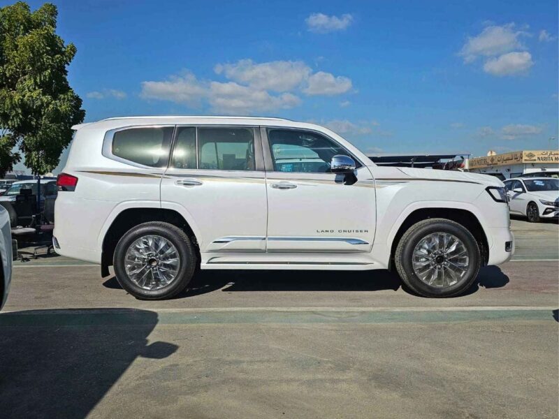 2024 Toyota Land Cruiser 300 VXR 3.3 Litres twin-turbo V6 Diesel Engine White Red SUV GCC