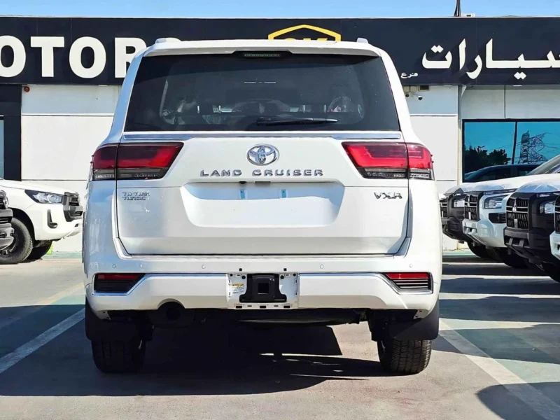 2024 Toyota Land Cruiser 300 VXR 3.3 Litres twin-turbo V6 Diesel Engine White Red SUV GCC