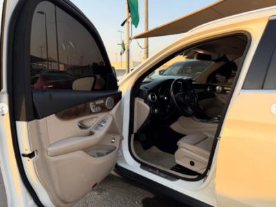 2018 Mercedes-Benz GLC 300 2.0L inline-4 turbo Petrol Engine White Beige SUV American Specs