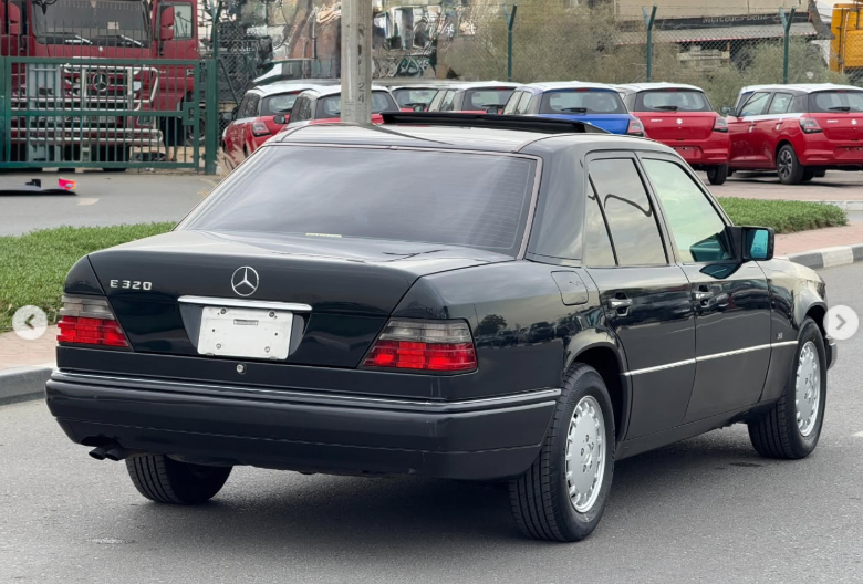 1995 Mercedes-Benz E320 3.2 liters 6 cylinders Petrol Engine Black Grey Sedan Clean Title