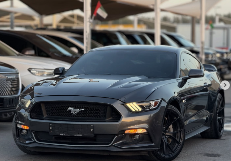 2017 Ford Mustang GT 5.0 Liters V8 Petrol Engine Black Fastback Coupe RWD