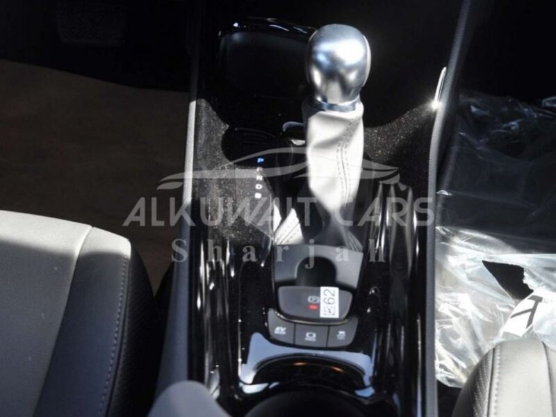 2023 Toyota C-HR 1.8 Litres HEV 4 Cylinders Engine White Black SUV Automatic