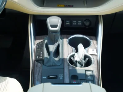 2025 Toyota Highlander 2.5-liter 4-cylinder Hybrid Engine White Beige SUV GCC Specs
