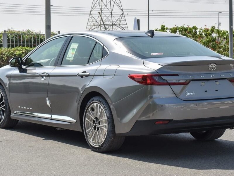 2025 Toyota Camry Grande 2.5L In-line 4-cylinder Petrol Engine Grey Tan Sedan GCC Specs