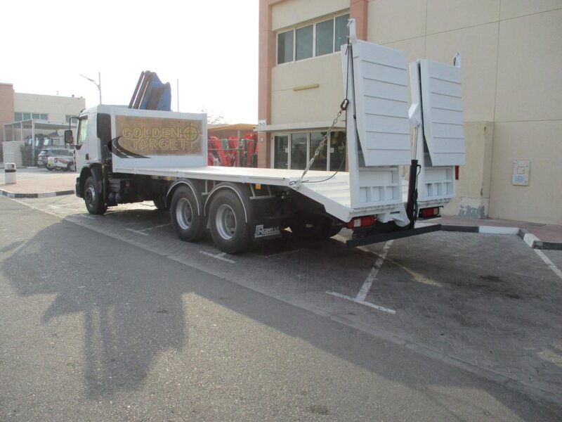 Renault KERAX 380 6x4 BONFIGLIOLI P15000M3 Crane 6 Cylinders Emgine White 2011