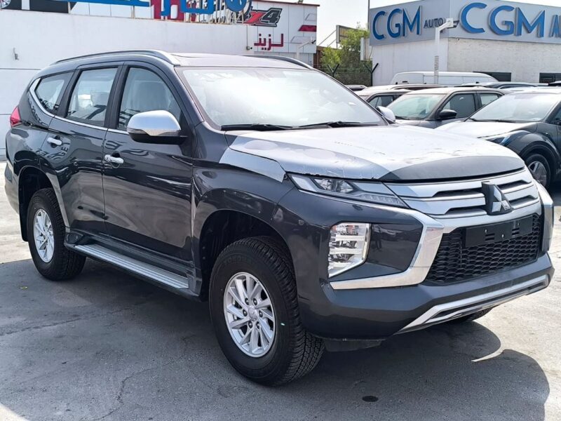 2023 Mitsubishi Pajero Sport 2.5 Litres Diesel Turbocharged Engine Grey Black SUV GCC Specs
