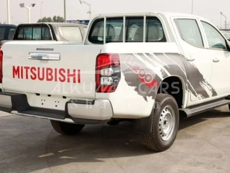 2023 Mitsubishi L200 2.4 Litres 4-Cylinder Diesel Engine White Grey Pickup Truck Manual