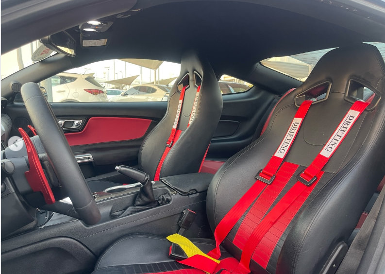 2016 Ford Mustang GT 5.0 Litres V8 Petrol Engine White Red Coupe RWD Automatic