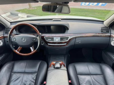 2007 Mercedes-Benz S 550 5.5-liter V8 Petrol Engine Wite Black Luxury Sedan Automatic