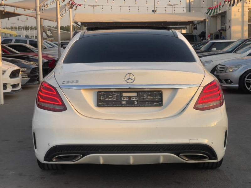 2015 Mercedes-Benz C300 2.0 Liters 4-cylinder Petrol Engine White Red Sedan