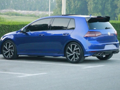 2016 Volkswagen Golf R 2.0-liter turbocharged 4 Cylinder Petrol Engine Blue Black Hatchback