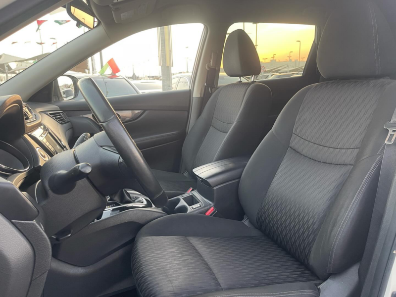 2018 Nissan Rogue 2.5 Litres 4-cylinder Petrol Engine White Black SUV