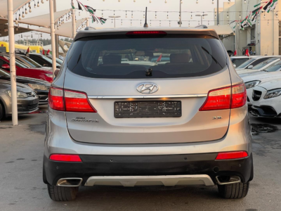 2015 Hyundai Santa Fe 2.4 Litres 4 Cylinders Petrol Engine Grey SUV GCC Specs