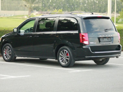 2020 Dodge Grand Caravan 3.6L V6 Pentastar Engine Black Van Canadian Specs