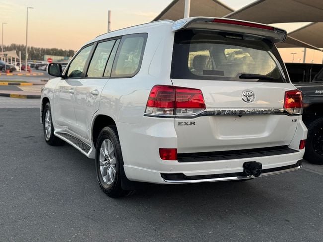 2019 Toyota Land Cruiser EXR 4.0L V6 Petrol Engine White Beige SUV GCC Specs