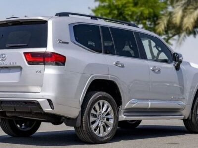 2023 Toyota Land Cruiser 3.5L VX 3.5-liter twin-turbo V6 Engine Silver Red SUV