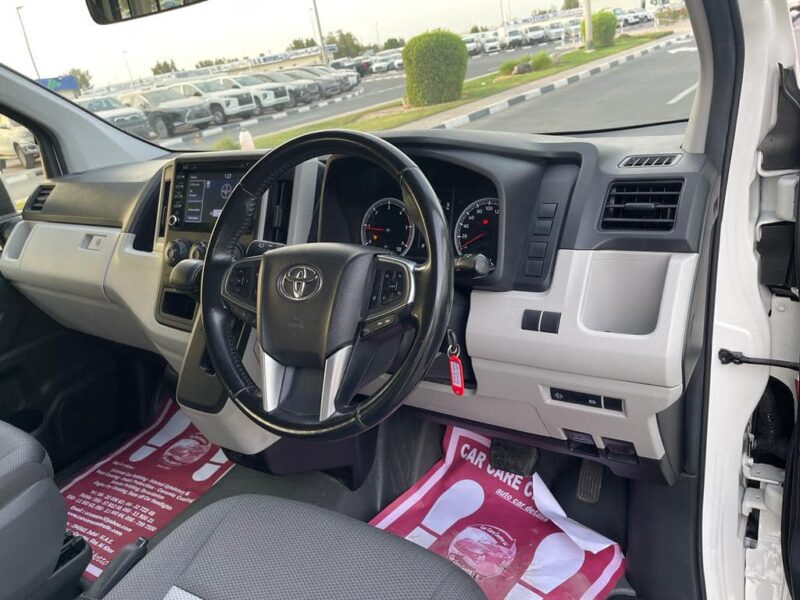 2019 Toyota HiAce 2.8 Litres 4-cylinder Turbo Diesel Engine White Grey Van Automatic