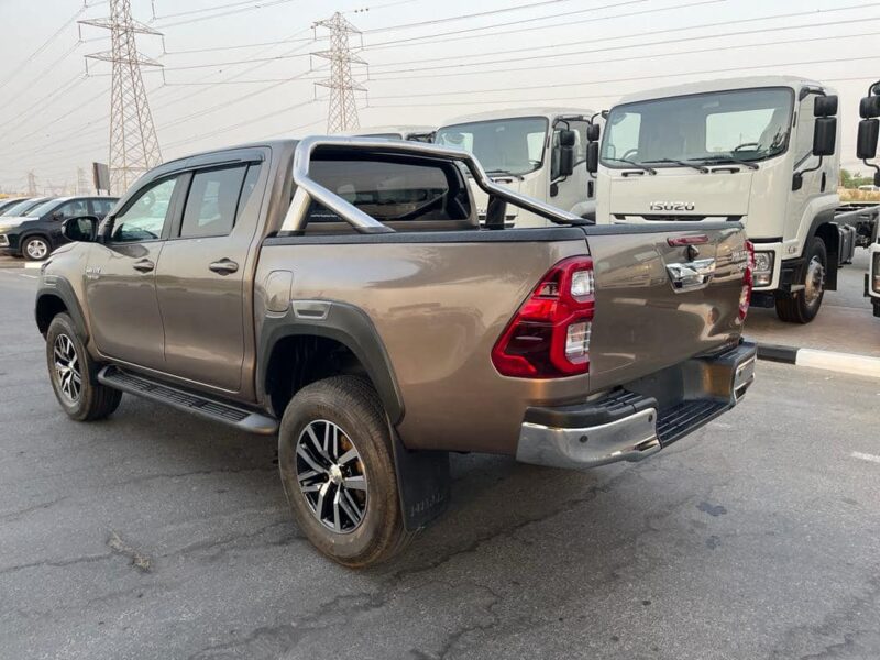 2020 Toyota Hilux SR5 Dual Cab 2.8 Litre 4 Cylinder Turbo Diesel Engine Bronze Black Pickup Truck