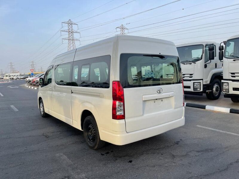 2019 Toyota HiAce 2.8 Litres 4-cylinder Turbo Diesel Engine White Grey Van Automatic