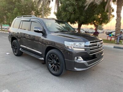2020 Toyota Land Cruiser VX 4.5 Liters V8 Twin-Turbo Diesel Engine Grey Black SUV