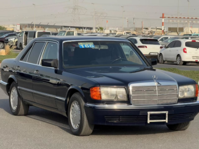 1991 Mercedes-Benz 300SE 3.0-liter inline-six Petrol Engine Black Blue Luxury Sedan