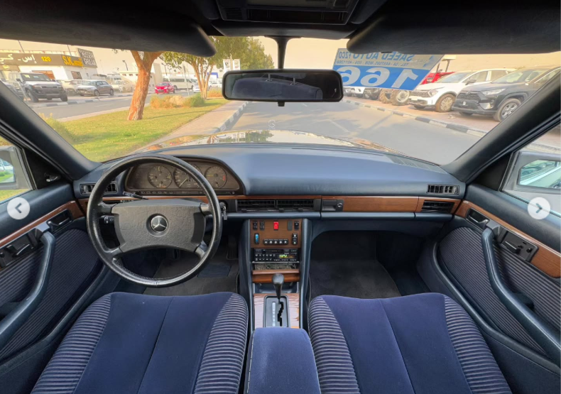 1991 Mercedes-Benz 300SE 3.0-liter inline-six Petrol Engine Black Blue Luxury Sedan