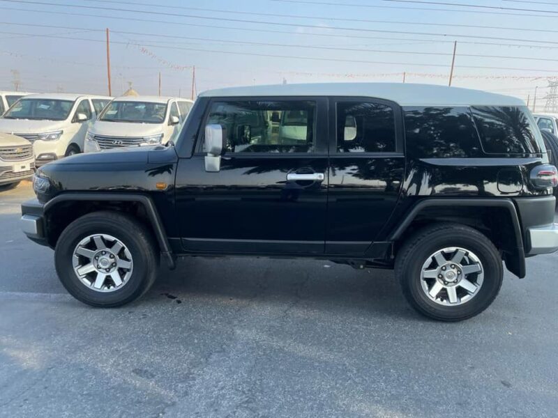 2015 Toyota FJ Cruiser 4.0 Litres 6 Cylinders Petrol Engine Black SUV Automatic