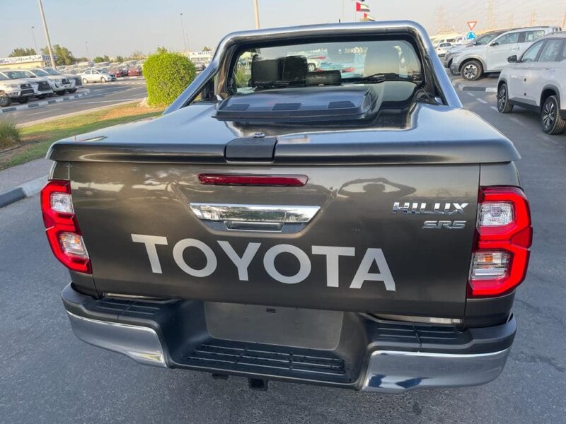 2020 Toyota Hilux SR5 Dual Cab 2.8L 4-cylinder Turbo-Diesel Engine Grey Black Pickup