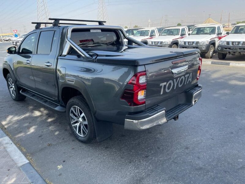 2018 Toyota Hilux SR5 Dual Cab 2.8-liter Diesel Turbo 4 Cylinder Grey Black Pickup Truck