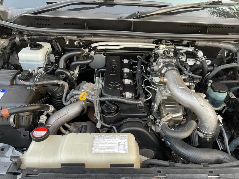 2015 Toyota Land Cruiser Prado 2.8-litre 4 Cylinder GD turbodiesel Engine Silver Black SUV