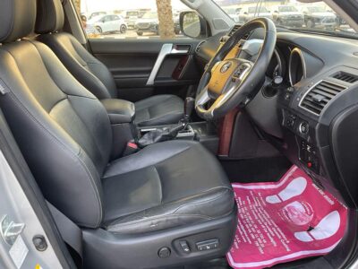2015 Toyota Land Cruiser Prado 2.8-litre 4 Cylinder GD turbodiesel Engine Silver Black SUV