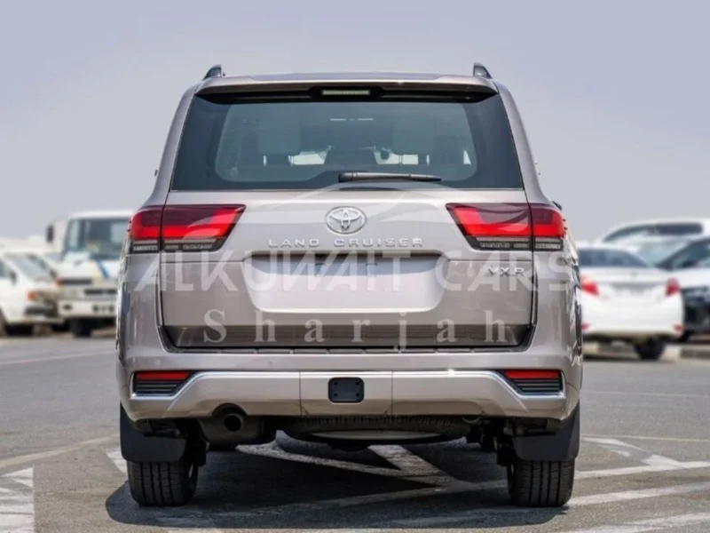 2025 Toyota Land Cruiser LC300 VXR 3.3-liter V6 twin-turbo Diesel Engine Bronze Red SUV