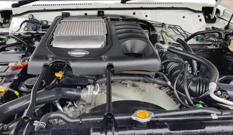2016 Nissan Patrol ST Safari 4.8 Liters 6-cylinder Petrol Engine White Brown SUV
