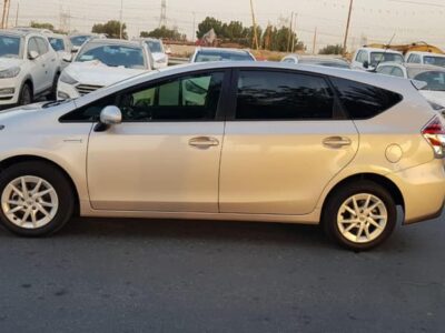 2020 Toyota Prius V 1.8-liter 4-cylinder petrol Engine Gold Black MPV Automatic