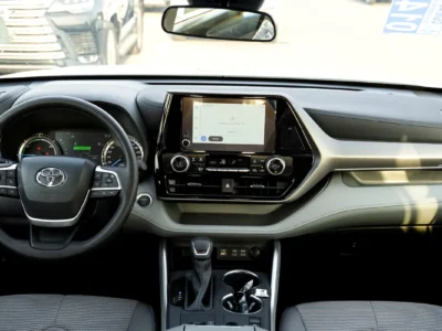 2026 Toyota Highlander LE 2.5 Litres 4-Cylinder Hybrid Engine White Grey SUV GCC Specs