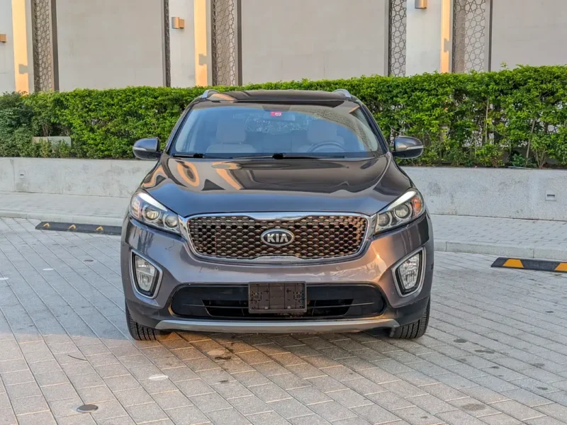 2016 Kia Sorento EX 3.3-liter V6 Petrol Engine Grey White SUV GCC Specs