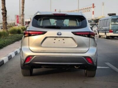 2024 Toyota Highlander Limited 2.5 Litres 4 Cylinders Hybrid Engine Silver Beige SUV