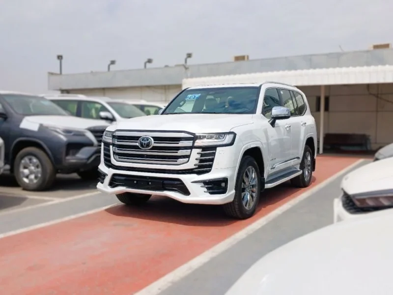 2025 Toyota Land Cruiser LC300 VXR 3.5L V6 Twin Turbo Petrol Engine White Red SUV GCC Specs