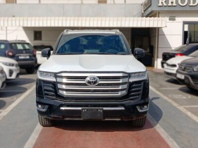 2025 Toyota Land Cruiser LC300 VX 3.3-liter twin-turbo V6 Diesel Engine Black SUV GCC Specs