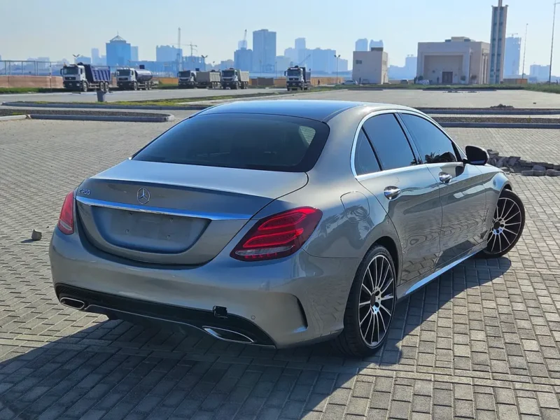 2015 Mercedes-Benz C200 2.0-liter Turbocharged 4-cylinder Petrol Engine Silver Red Sedan